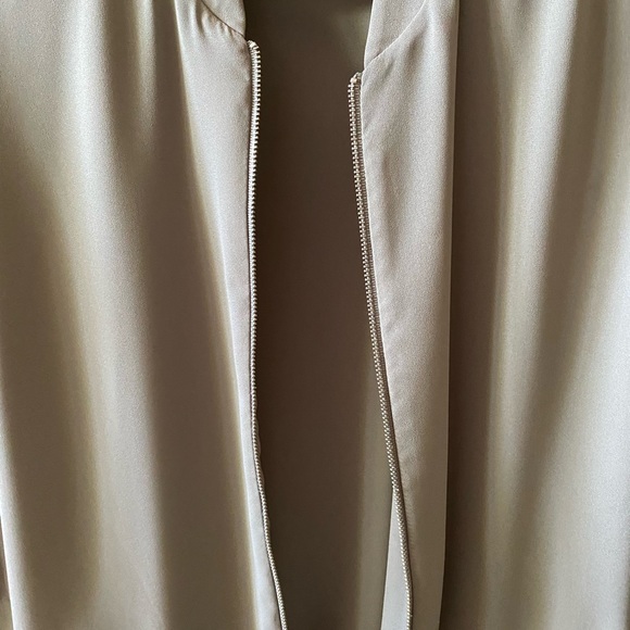 Aritzia zip front bomber jacket - Picture 5 of 9